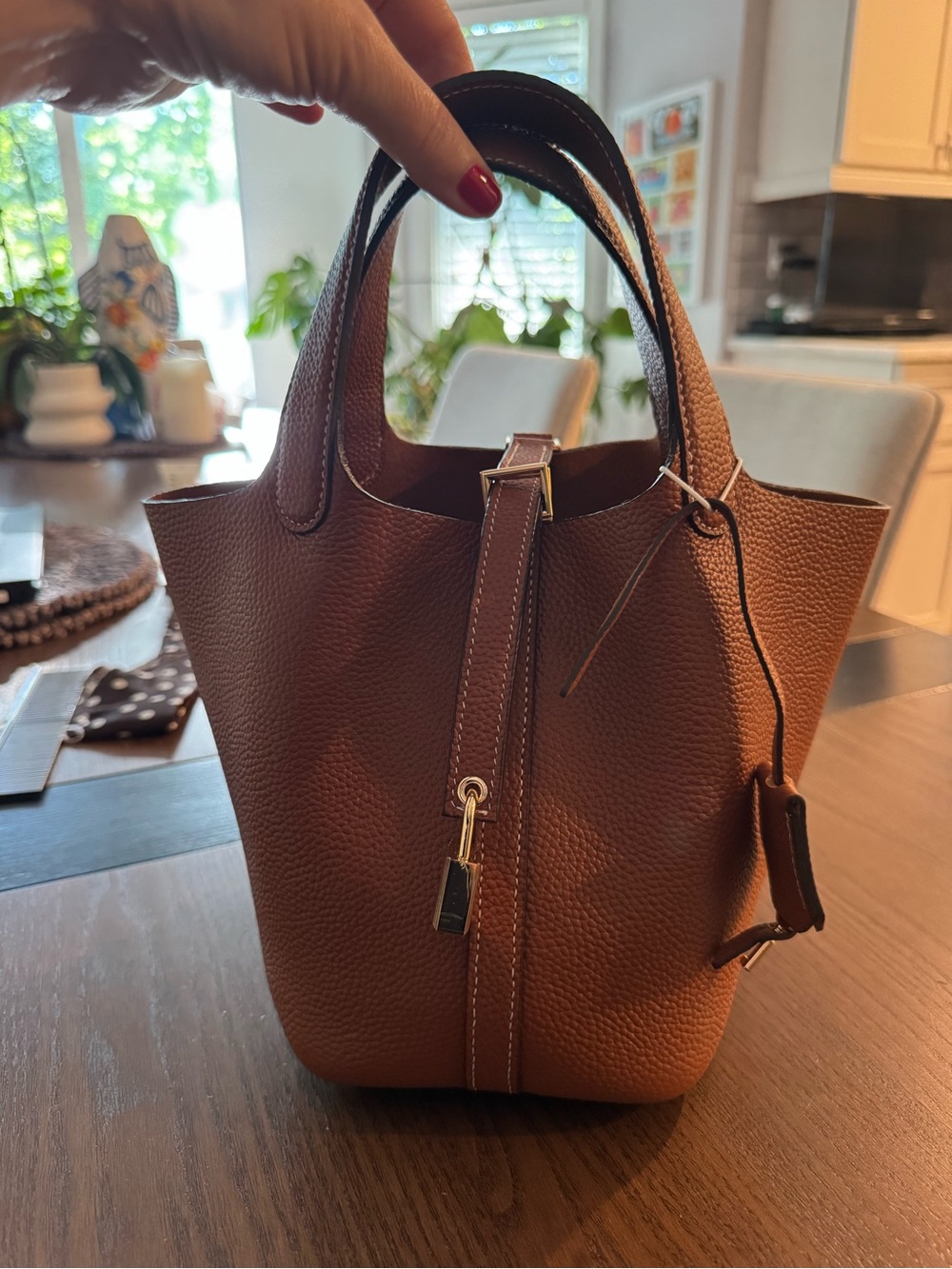 Textured Leather Handbag in Warm Caramel Brown - amazing